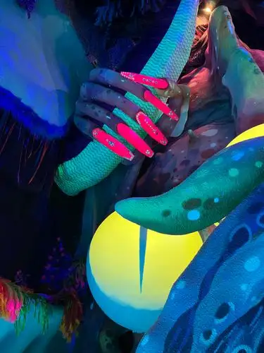 Neon nails and a mysterious glow-up in the dark.
